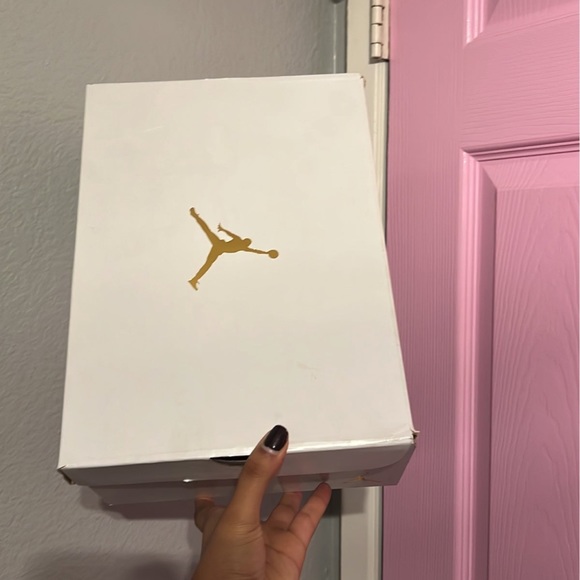 Woman’s air Jordan Dutch green - Picture 12 of 12